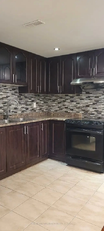 AMAZING - BEAUTIFUL BASEMENT FOR RENT IN SCARBOROUGH Image# 3