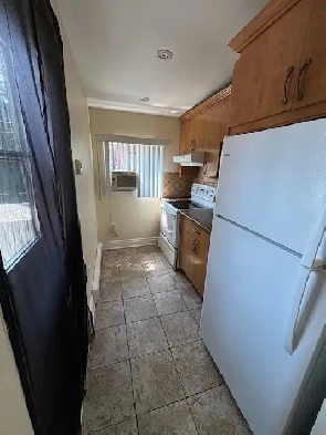 Great condition 1st floor & finish basement Image# 2