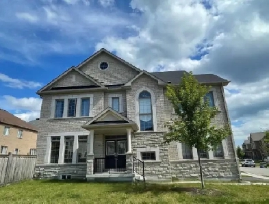 Stunning Detached Home For Rent Image# 2