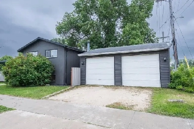Family friendly neighbourhood split level home for sale Image# 5