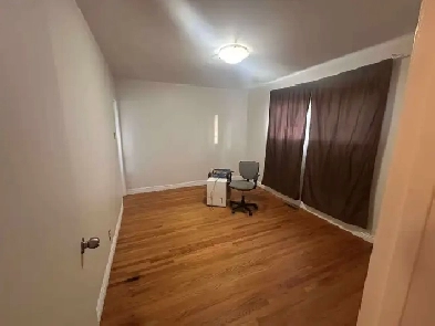 Spacious master  bedroom for rent!! Image# 1