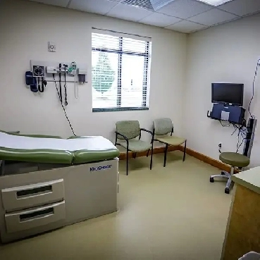 Office, salon and clinic spaces for lease Image# 2