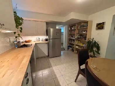 Large newly renovated 2 bedroom with parking and yard space! Image# 7