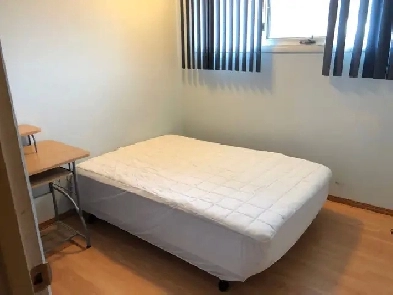 Large furnished main floor room in Charleswood near LRT & UofC Image# 2