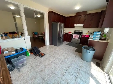 1900 SQFT Semi-Detached: 4 Bed, 2.5 Bath Image# 9