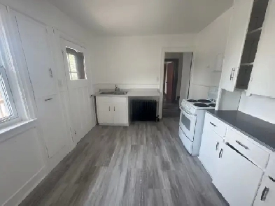 LARGE 2 BEDROOM, Niagara Falls Image# 6