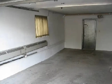 Garage, SEULEMENT Entreposage Auto ou Minivan, Saint(St)-Leonard Image# 1