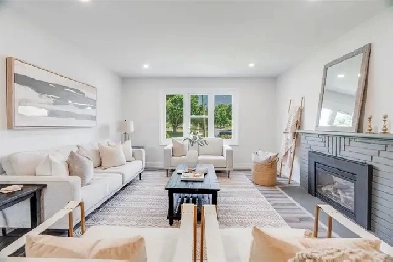 Are you looking for a MOVE IN READY RANCH in East London?? Image# 1