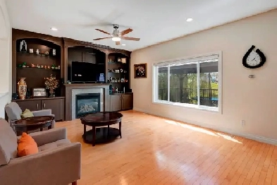$30K PRICE DROP! UPDATED KINCORA HOME BACKING ON A GREEN SPACE! Image# 2