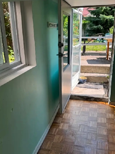 Cute Dundas Dufferin garden apartment Image# 7