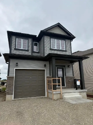 3 Bed 2.5 Bath Upper Unit of House Image# 6