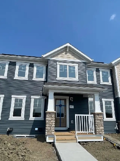 For Rent in Edmonton – Modern 3-Bedroom Triplex Unit with Dou Image# 4