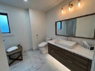 Kelowna, BC - suite Image# 5