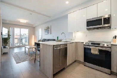 Beautiful 1 Bedroom and Den Image# 8