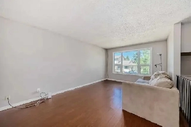 Spacious 2-bedroom home with large fenced yard (Erin Woods) Image# 1