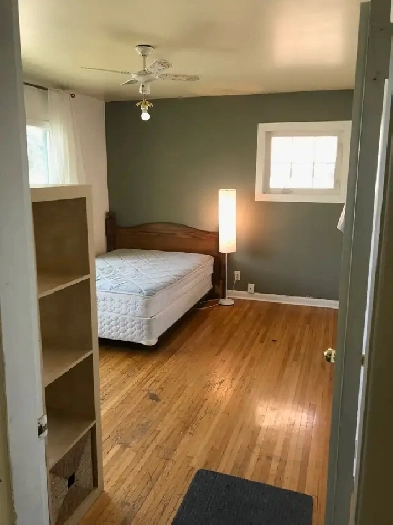 Mainfloor furnished BR 12 mins walk to UC/UofC/U of C/BioScience Image# 4