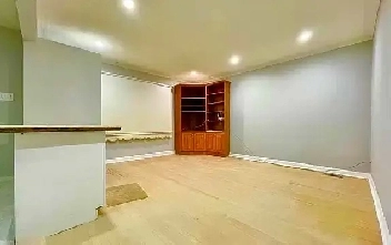 1 main bedroom & 1 basement bedroom on Lawrence W/Black Creek Image# 1