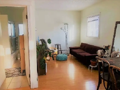 Quiet &  Cozy Main floor 1 bedroom Image# 3