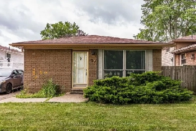 Spacious backsplit! Image# 1