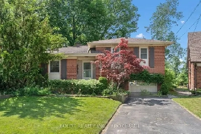 This charming 3-bedroom, 2-bathroom family home Image# 1