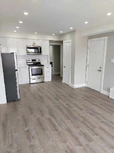 Stunning 1 bedroom apt steps to keelesdale subway station Image# 1