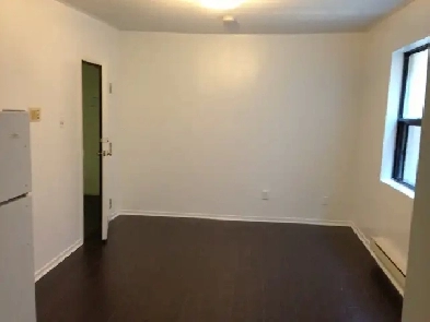 Small Chinatown bachelor unit for rent. Image# 1