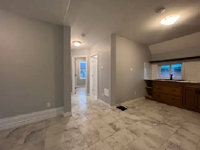 4 Bed 2 Bath Unit in Uptown Waterloo Image# 1