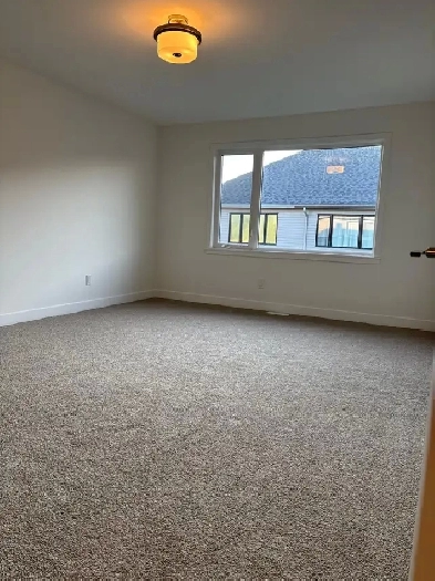 Master Bedroom for Rent in a 3BR Townhouse – Near Marketplace, Image# 7