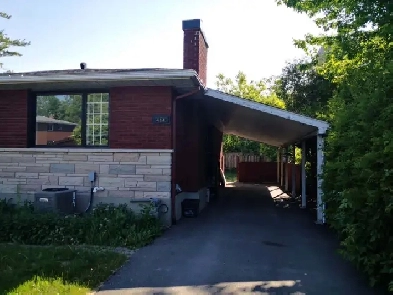 3-Bedroom bungalow for rent in Wood Park, Ottawa Image# 3