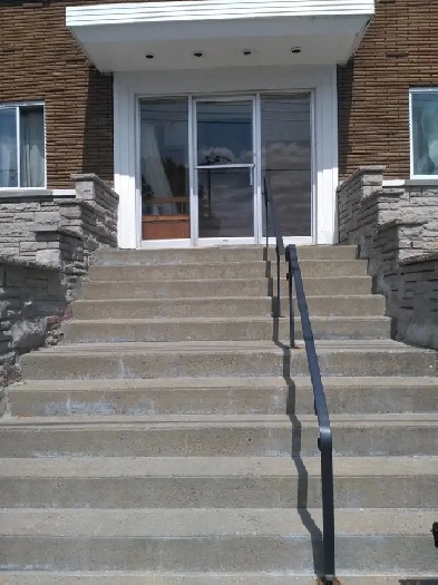 LaSalle: Large Renovated 4 1/2 on First Floor Now or Aug 1 Image# 4