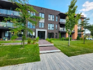À louer – condo de coin 2 chambres avec stationnemen Lasalle Image# 2