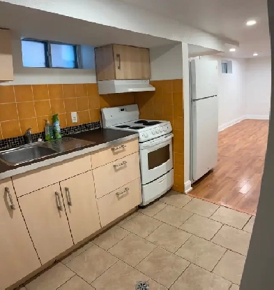 2 BEDROOMS BASEMENT APARTMENT, VERY CLOSE TO SUBWAY STN Image# 2