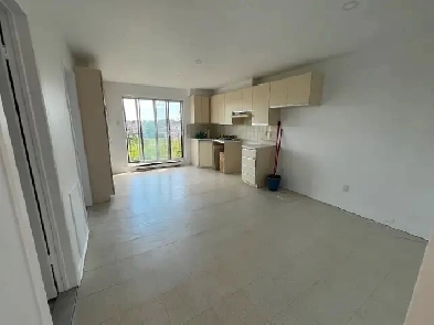 TRES GRAND 4 1/2 à louer à Vimont Image# 1