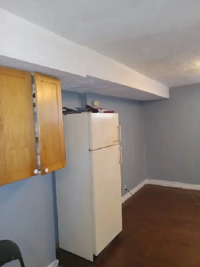 BACHELOR APT.   AT MORNINGSIDE AVE.  &   LAWRENCE Image# 1