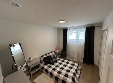 Sept 1st 4 bed   2 bath, Garage, fenced yard   pets allowes Image# 6