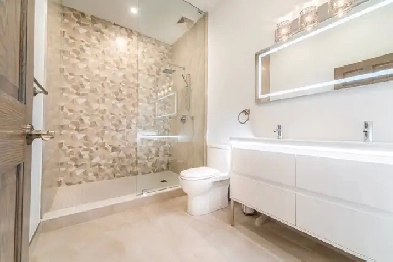 Newly Renovated 2 Bedroom Main Level Image# 1