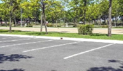 Stationnement extérieur dans résidence privée - 5min métro Sauvé Image# 1