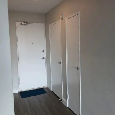 Bachelor apartment in Parkdale. 9 month lease option available. Image# 1