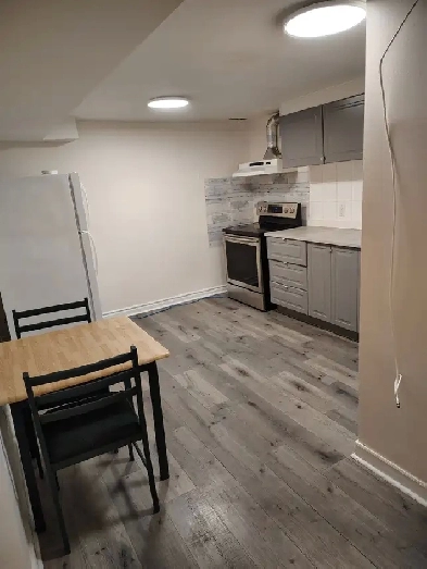 2 bedroom basement All included Image# 1