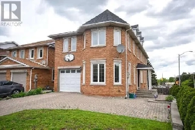 Spacious 5 Bedroom Apartment for Rent in Thornhill, Yonge/Clark Image# 1