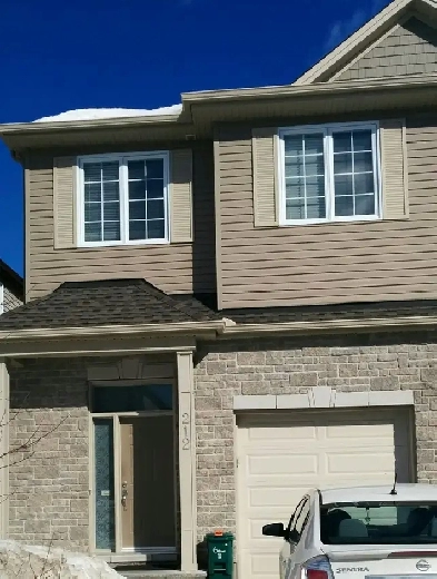 Gorgeous 3-bedroom semi-detached home in Barrhaven for rent Image# 1