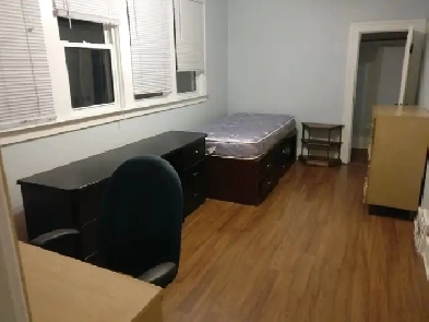 Two furnished rooms on Rankin, 5 min. to UoW-males sharing house Image# 1