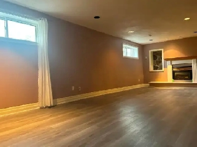 Separated entry 3  room basement unit close to all amenities Image# 1