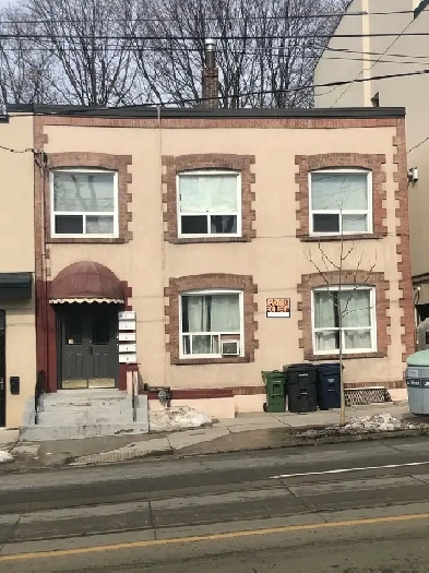 Queen & Neville Park - 1 Bed & 1 Bath Apartment Image# 4