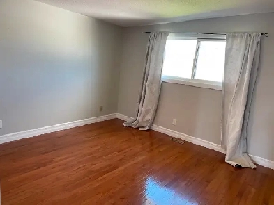 best location Huntington hills 4 bedroom 2bath duplex for rent Image# 1