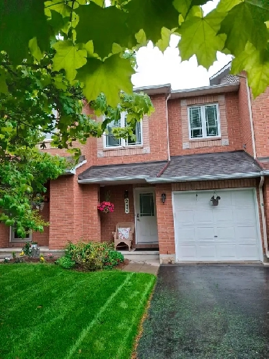 3 beds 2.5 baths townhome for rent in Chapel Hill North, Orléans Image# 1