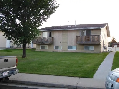 3 Bedroom bi-level style 4 plex unit for rent in Red Deer Image# 1