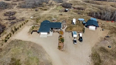 Dream Acreage with Guest Suite in Battle Ridge Estates Image# 5