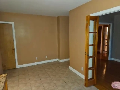 3 Bedroom apartment in Longueuil near metro, AVAILABLE NOW Image# 5