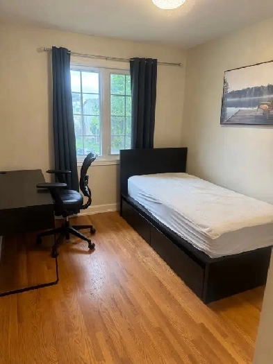 STUDENTS- 4 rooms available Sep 1st Image# 1